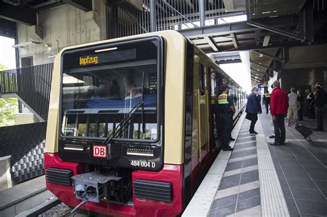 Impfzug Nummer Zwei Fuhr Auf Der Stadtbahn S Bahn Berlin Gmbh