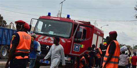 Les sapeurs pompiers déploient des unités de secours