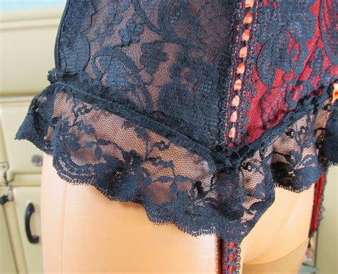 Vintage Sexy Black And Red Lace Strap Suspender Basque Garter Cami Uk