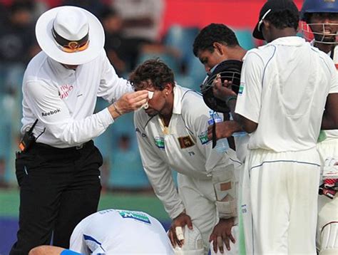 Umpire Simon Taufel Attends To Tillakaratne Dilshan Espncricinfo