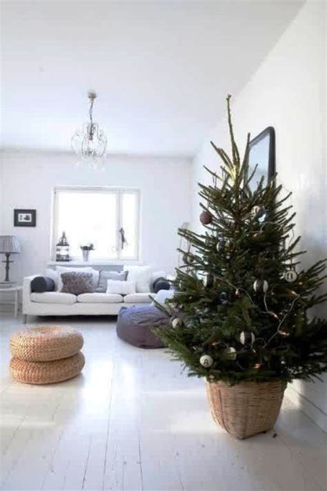 35 Beautiful and Simple Christmas Tree Decorations Ideas - Decoration Love