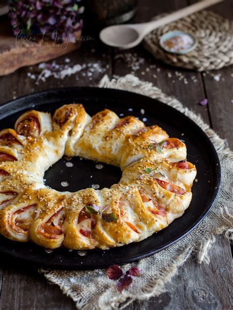 Corona de hojaldre rellena con jamón y queso