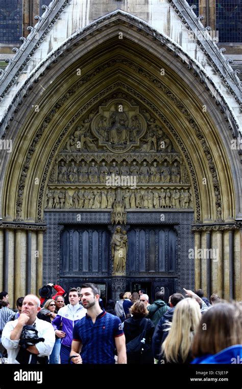 North Entrance Door Westminster Abbey Hi Res Stock Photography And