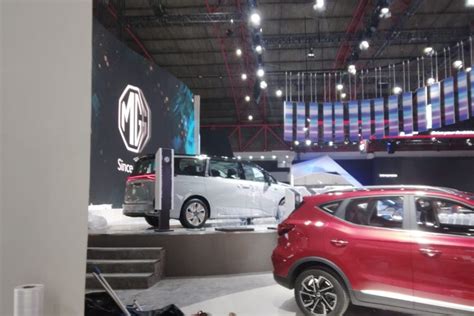 Foto Melihat Maxus Yang Mejeng Di Booth Mg Iims