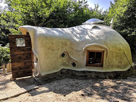 H Bergement Insolite En Allier Kerterre Les Loges De La Nature France