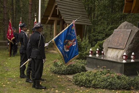 Uroczystości upamiętniające 80 rocznicę pacyfikacji śródleśnej wsi