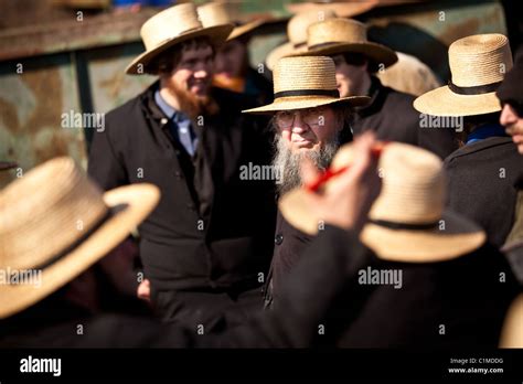 Amish Men Hi Res Stock Photography And Images Alamy