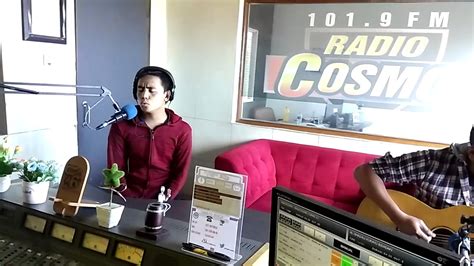 Rama Eru Memeluk Angin Live Akustik Di Radio Cosmo Bandung Youtube