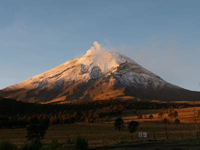 Descargando la Memoria/Unloading the Memory: Volcanes del mundo ...