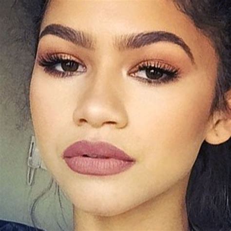 Zendaya Makeup Brown Eyeshadow And Brown Lipstick Steal Her Style