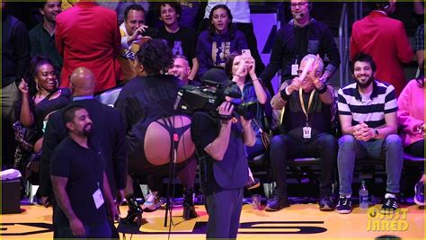 Lizzo Bares Her Thong While Twerking At The Lakers Game Photo 4400593 Photos Just Jared