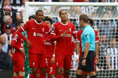 Usai Dikartu Merah Virgil Van Dijk Berjanji Lebih Dewasa Lagi