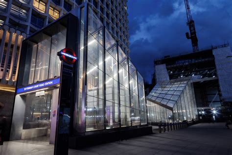 Tottenham Court Road Station in London: steel-glass design - seele