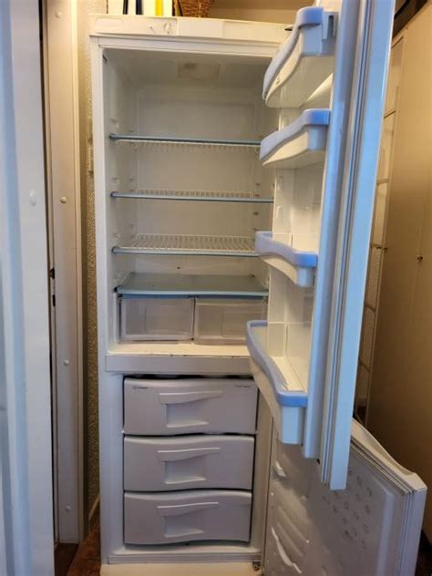 Hladilnik Indesit