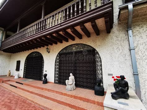 High Value Statuary Outdoor In The Inner Courtyard At The Zambaccian