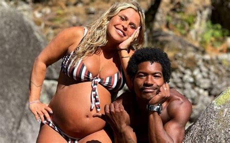 9 Hot Sexy Maria Sampaio Bikini Pics