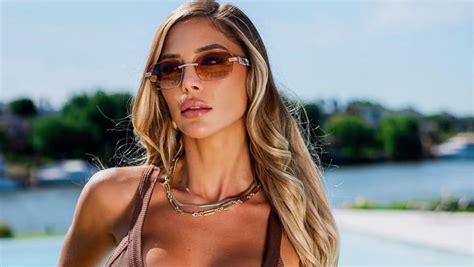 En bikini taparrabos Romina Malaspina anticipó un verano al rojo vivo