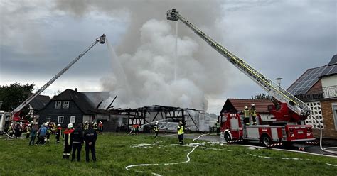 Bad Staffelstein Nach Blitzeinschlag Scheune Steht In Flammen Tvo De