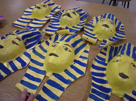 WHAT'S HAPPENING IN THE ART ROOM??: 2nd Grade Egyptian Masks