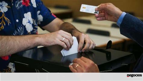 Oito partidos três coligações e quase 230 mil eleitores Já se vota