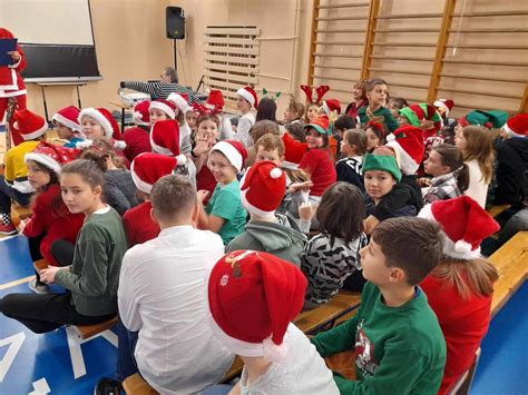 Uroczyste Zapalenie Lampek Na Choince Szkolnej Szkola Podstawowa Nr