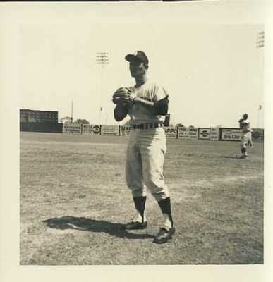 RAY OYLER DETROIT TIGERS VINTAGE 3 5X3 5 SNAPSHOT PHOTO 20 00 RAY