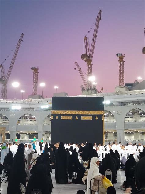 Makkah Saudi Arabia 2022 Muslim Pilgrims At The Kaaba In The Haram