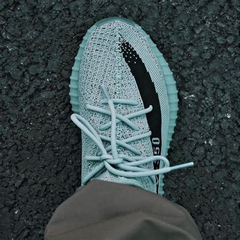 Primer Vistazo A Las Yeezy Boost V Jade Ash Zapas News