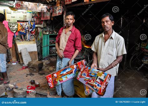 Rickshaw Paining Workshop in Old Dhaka, Bangladesh. Workers in Street Workshop Editorial Photo ...