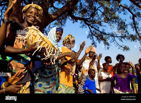 Ethnic mandinka people hi-res stock photography and images - Alamy