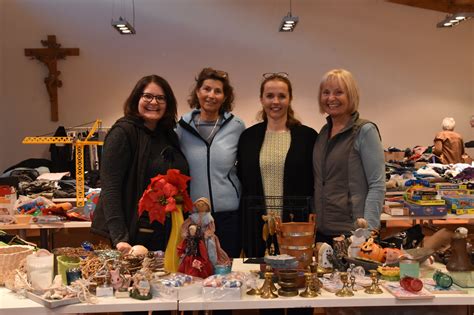 Spielsachen Elektronik Und Kleidung Flohmarkt Lockte Viele Besucher