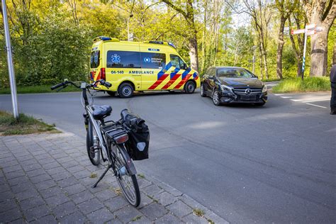 Fietsers Gewond Na Aanrijding Met Auto Bij Begin Beerzerweg De Ommenaar