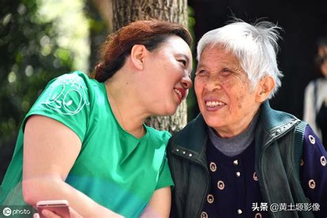 婆婆也是媽，兒媳照顧婆婆如親生母親，堅持每周2天陪94歲婆婆 每日頭條