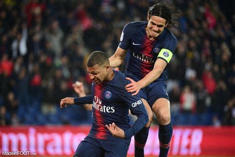 Psg Kylian Mbapp Gale Edinson Cavani Et Entre Un Peu Plus Dans L