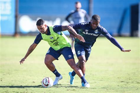 Michel rescinde contrato o Grêmio e fica livre para acertar o