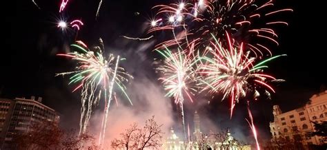 Val Ncia Dispara En La Pla A De La Reina Focs Artificials Tradicionals