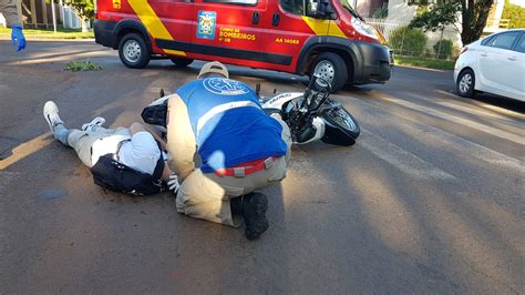 Ap S Escorregar Em Pedras Jovem Cai De Moto No Centro Cgn O