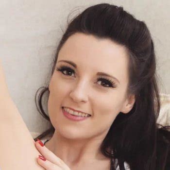 Ivy Rain Babe Page Watch This Adult Model On FreeOnes