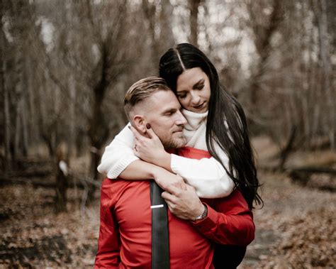 Just Got Engaged? The 6 Things You Need to Do First - Khoa Photography