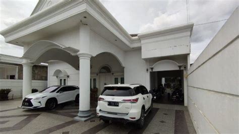 Foto Foto Rumah Mewah Ismail Bolong Ada Mobil Lexus Dan Fortuner Putih