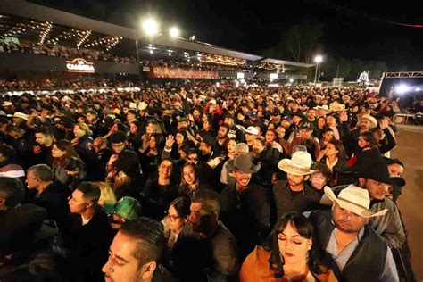 Conjunto Primavera Abarrot El Escenario De La Feria De La Primavera