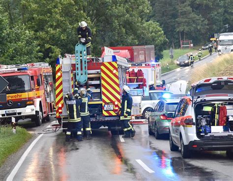 Zwei Verletzte Bei Heftigem Seitenaufprall Fotos