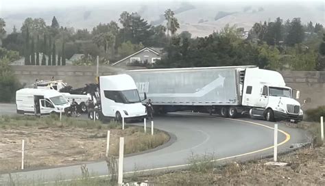 Tesla Semi Mit Panne Auf Autobahn Auffahrt Teslamag De