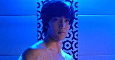 GWAPONG PINOY SCANDAL MIKO LAUREL NUDE PIC