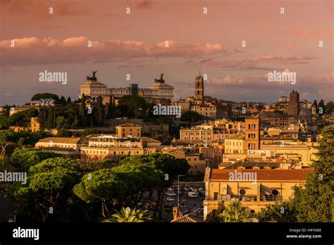 Rome skyline hi-res stock photography and images - Alamy