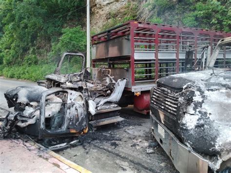 La Jornada Incendian Dos Camiones En Sierra De Chiapas