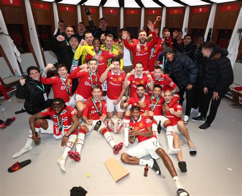 Man Utds Players Dressing Room Pictures With Carabao Cup Trophy