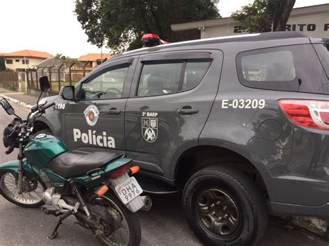 Dois Adolescentes De Anos S O Detidos Motocicleta Roubada Em