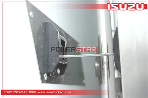 Hot Selling Isuzu 700pnpr Refrigerated Cooling Van Truck In China