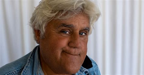 Jay Leno vuelve al garaje donde sufrió graves quemaduras luego de haber